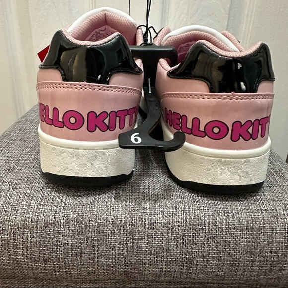 Hello Kitty Women’s Pink, White, And Black Casual Court Sneakers Size 9 NEW - Picture 10 of 12